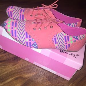 Women Cambridge Stylish Shoes!!